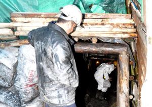 Kaçak kömür ocağı çöktü: 1 işçi mahsur